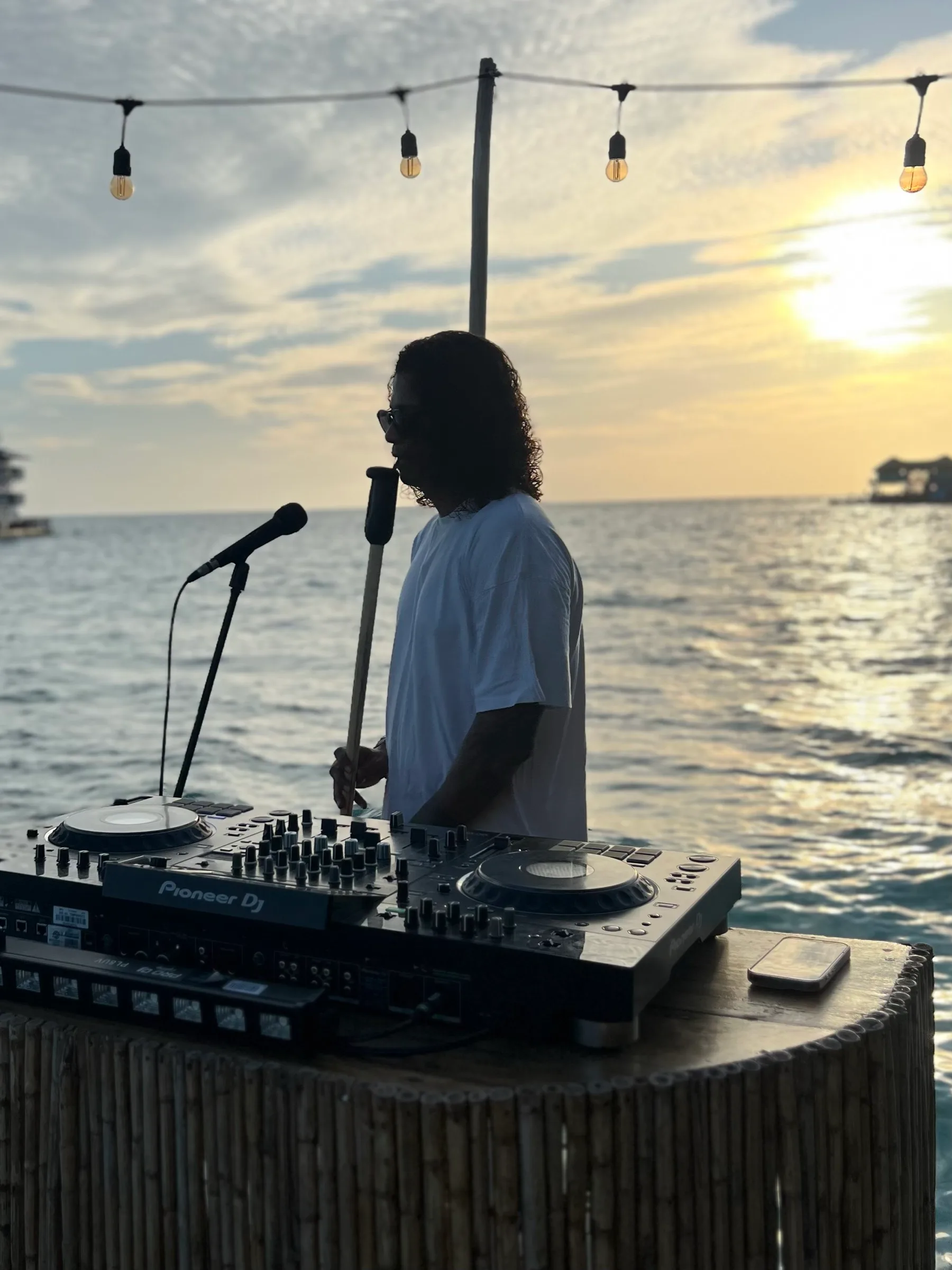 Rafa al atardecer junto al mar